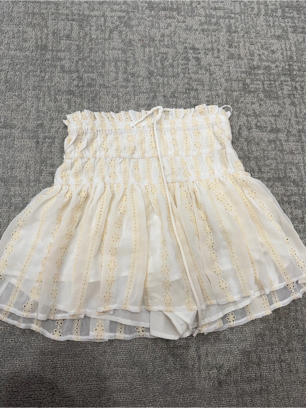 NWOT Isabella's Cabinet Cream Eyelet Tiered Mini Skirt